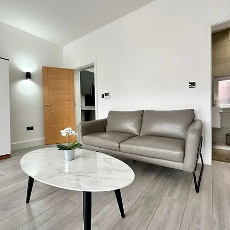 Cute, Stylish 1 Bedroom 公寓 *